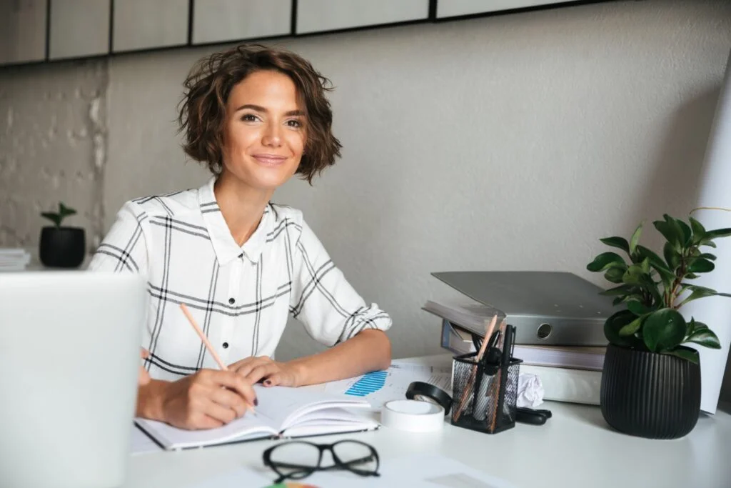 femme heureuse dans la vie