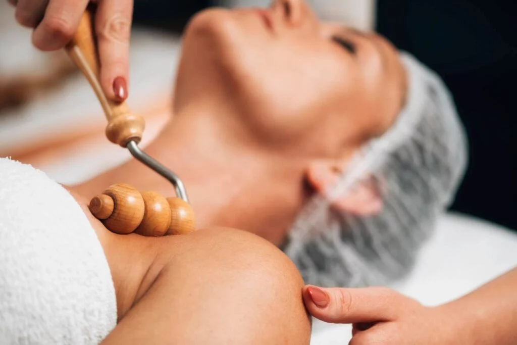 un massage maderotherapie anti-age rouleaux bois