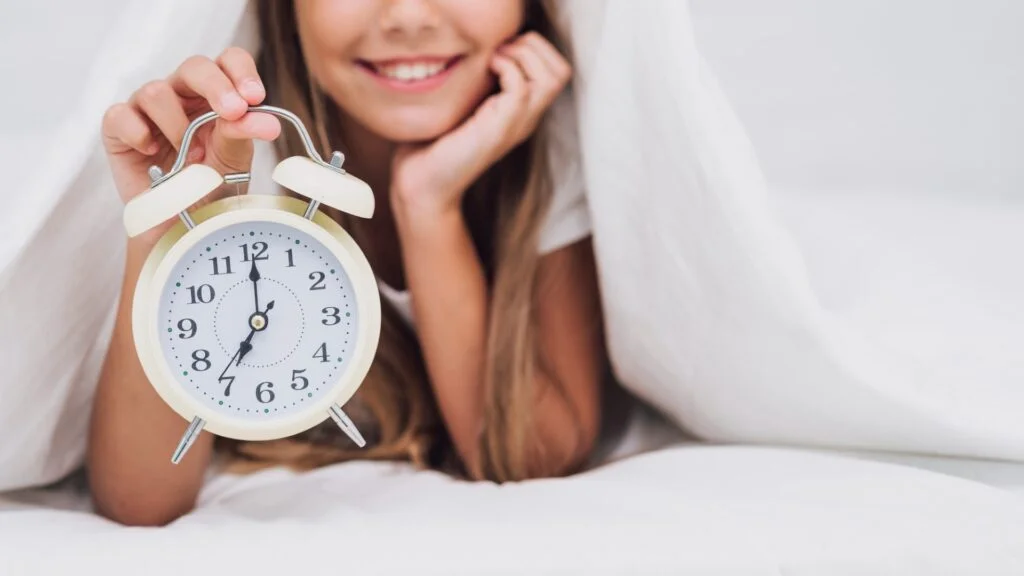 une femme qui a mis son réveil à 7 heures du matin