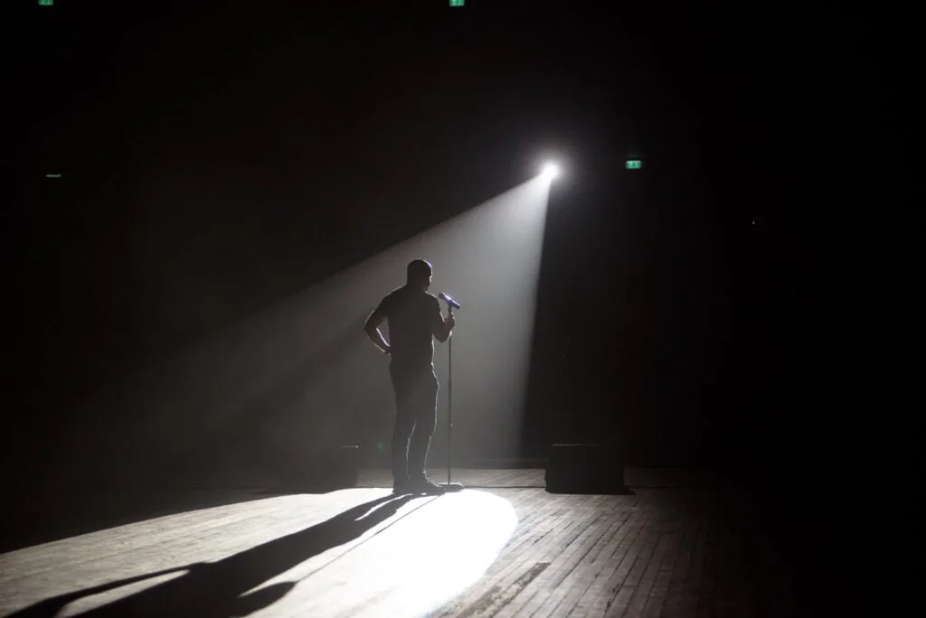 Photo d'un chanteur pour illustrer l'article qui parle du décès du chanteur Claude Barzotti