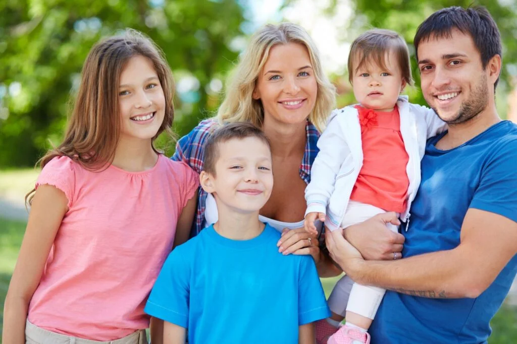 famille nombreuse avec 3 enfants