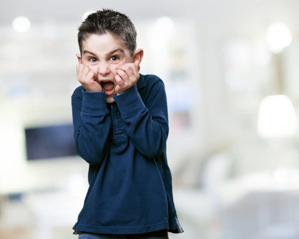un enfant qui est tétanisé
