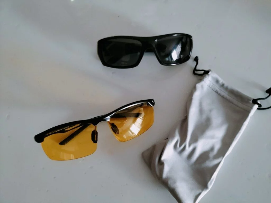 des lunettes pour protéger les yeux sensibles à la lumière