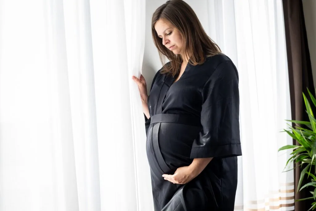 Une femme qui attend son premier bébé
