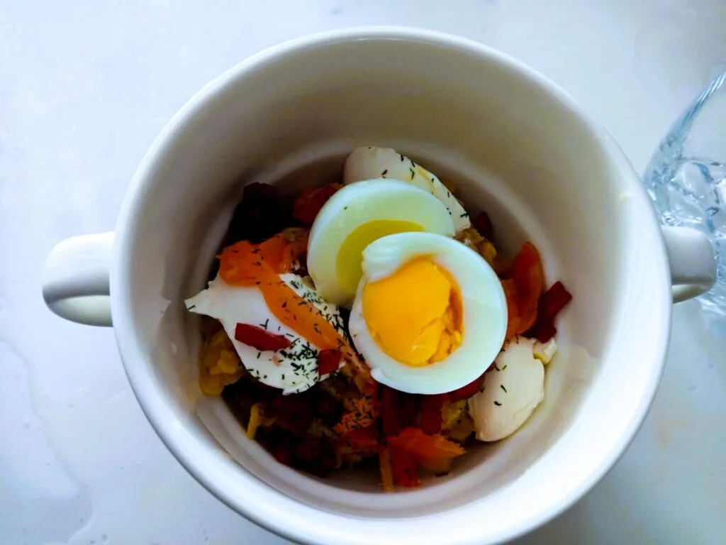 Salade de lentilles corail dans un bol